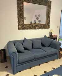 Sofá de tecido azul