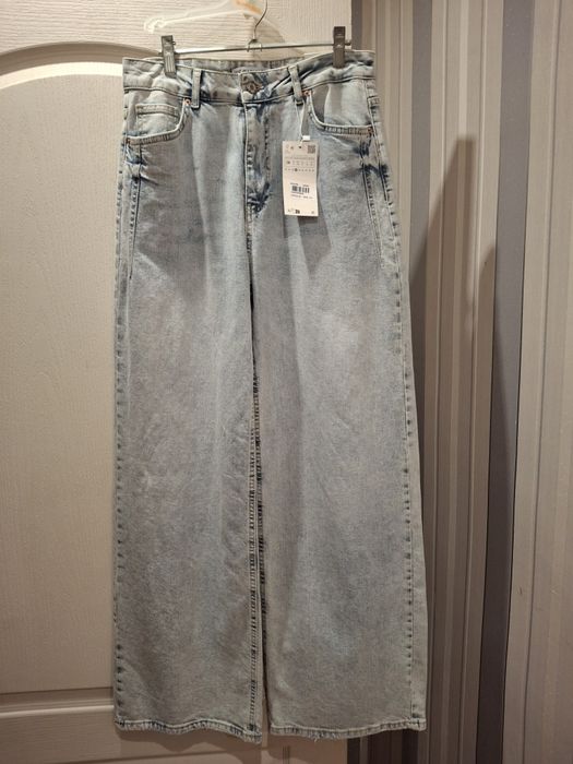 Джинсы  новые женские  широкие 38 размера