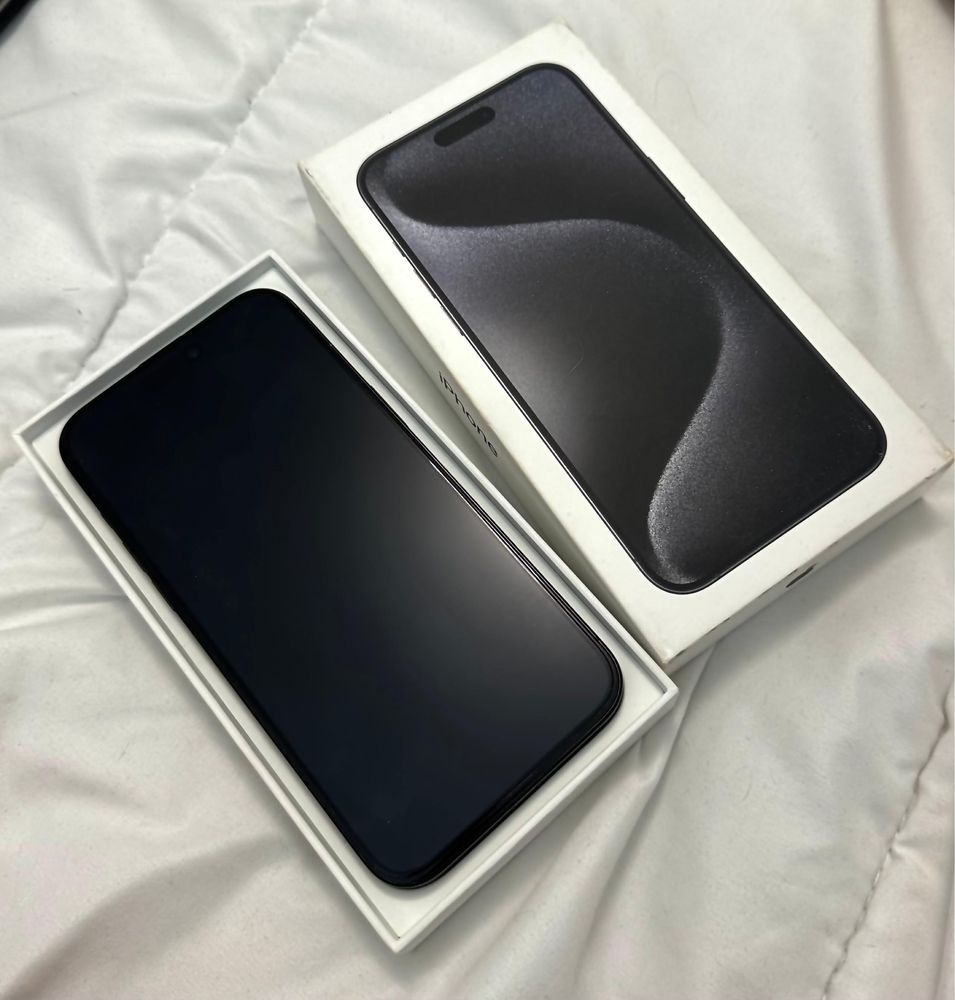 Iphone 15 pro max / como novo