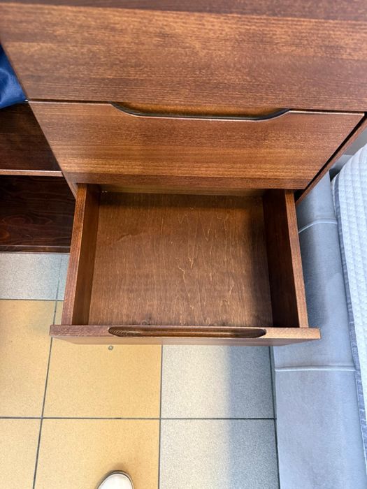 Bukowa komoda z litego drewna - ekspozycja