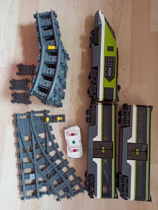 поезда LEGO с дополнительными рельсами и стрелками. Оригинал