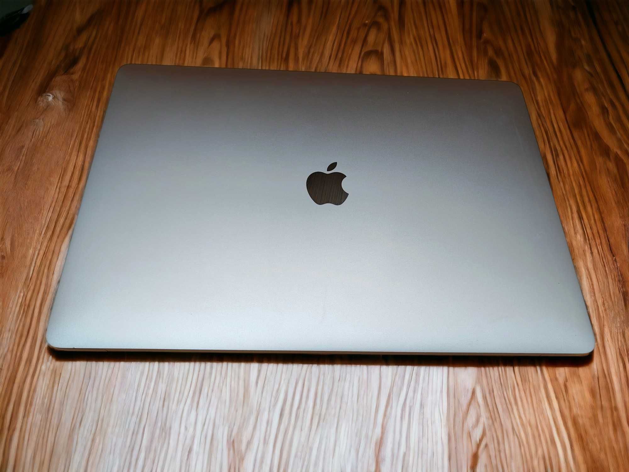 Ноутбук Apple MacBook Pro A1990 2018 15" i7|16 GB | 512 | Radeon | MDM