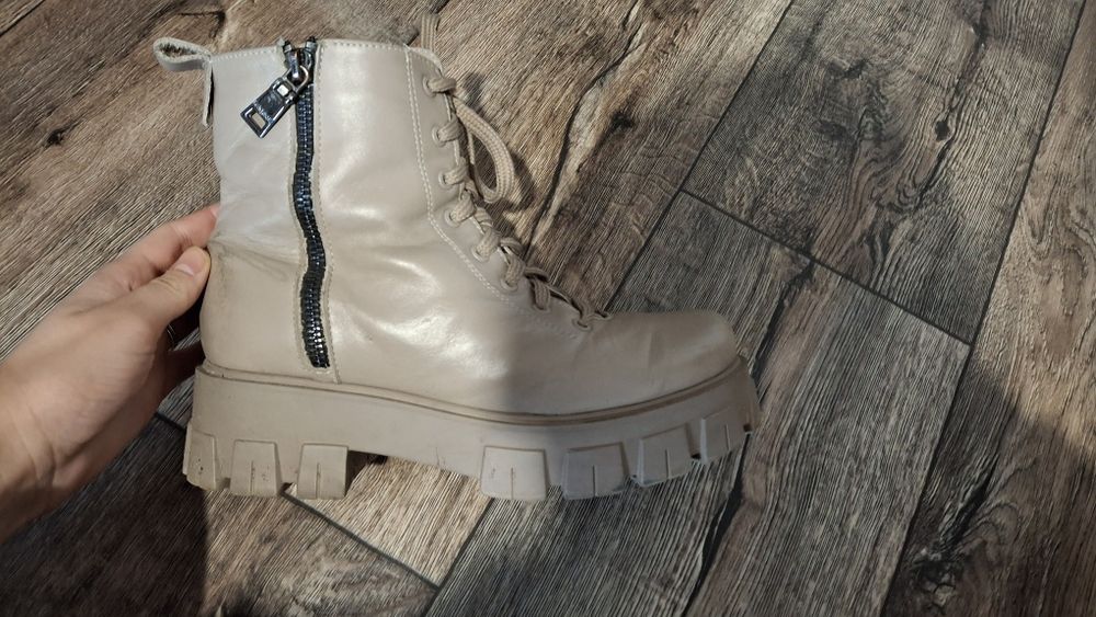 Ботинки ( жіночі)