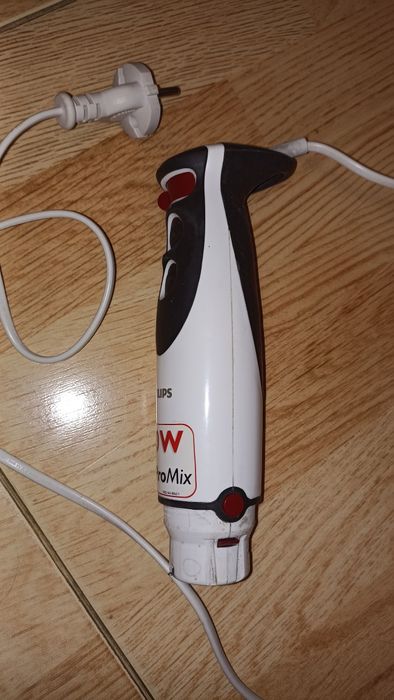 Погружний блендер Philips Pro Mix без насадок 650 W працюючий