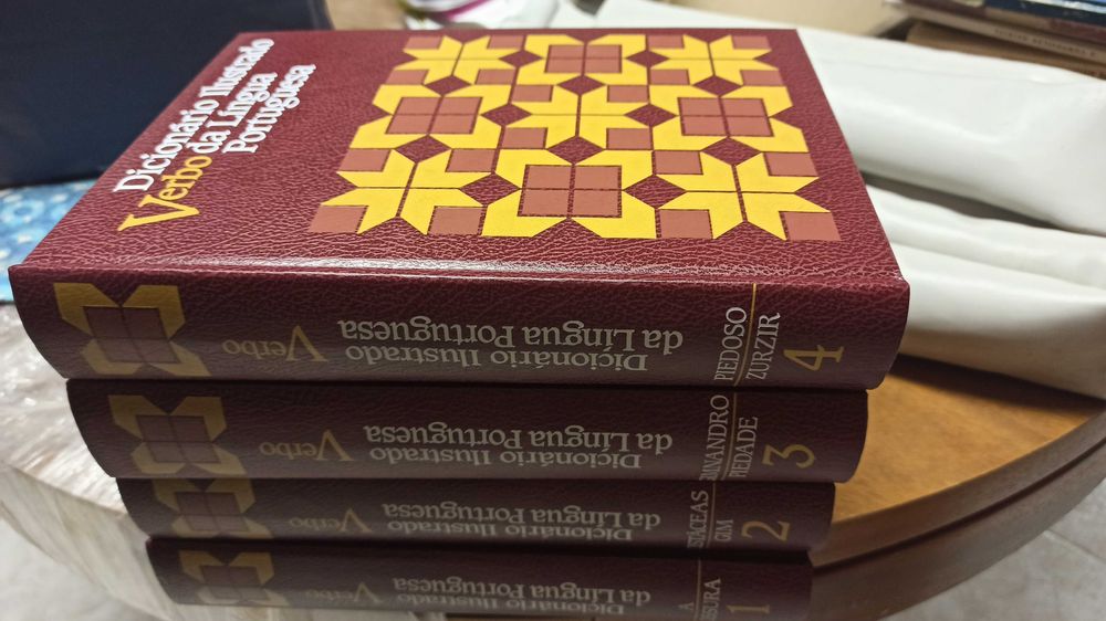 Dicionário Ilustrado da Língua Portuguesa Verbo (4 Volumes)