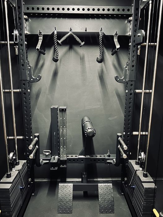 Wielofunkcyjna klatka ze stosami 220kg, SMITH, LATPULL DOWN, DIPY