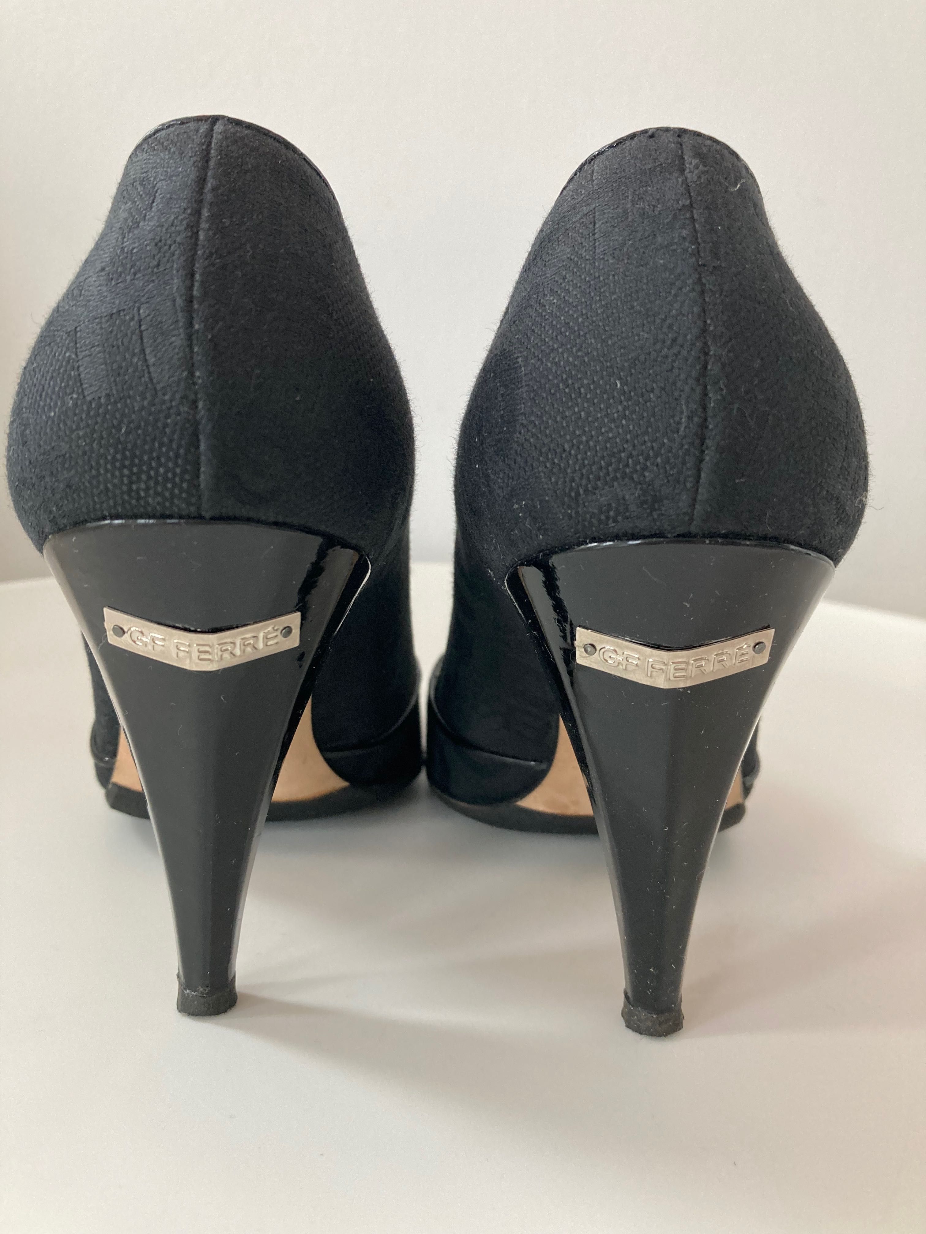 Buty Gianfranco Ferre r.38 czarne logowane pantofle czółenka