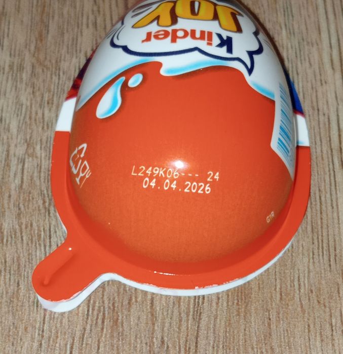 Kinder joy krem z wafelkiem jajka Kinder ferrero połówki Kinder krem