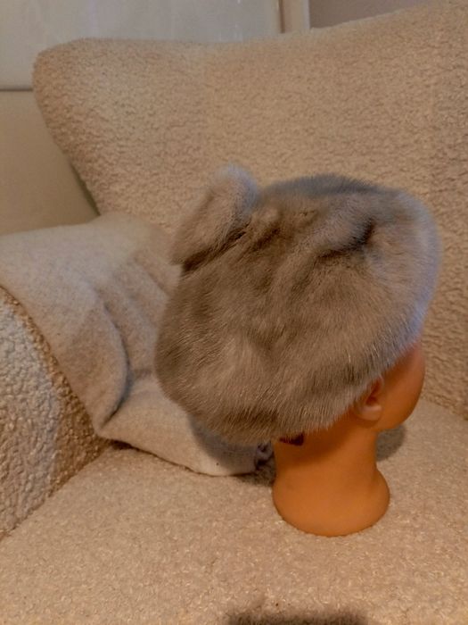 Czapka z norek futro naturalne srebrne norki pompon