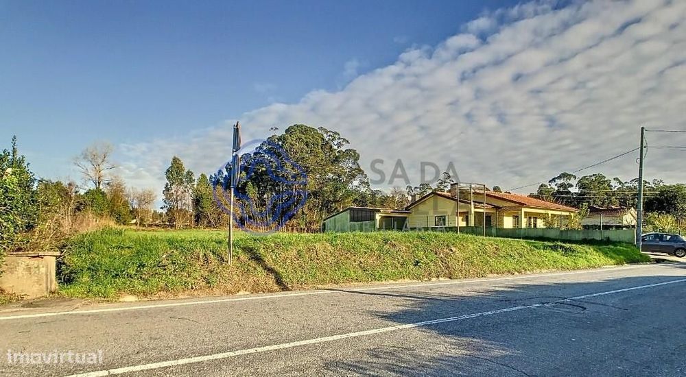 Amplo Terreno com 2.860 m2 e Viabilidade de Construção