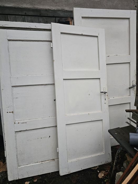 Двері дерев'яні фарбовані. Розміри  94х200, 99х200