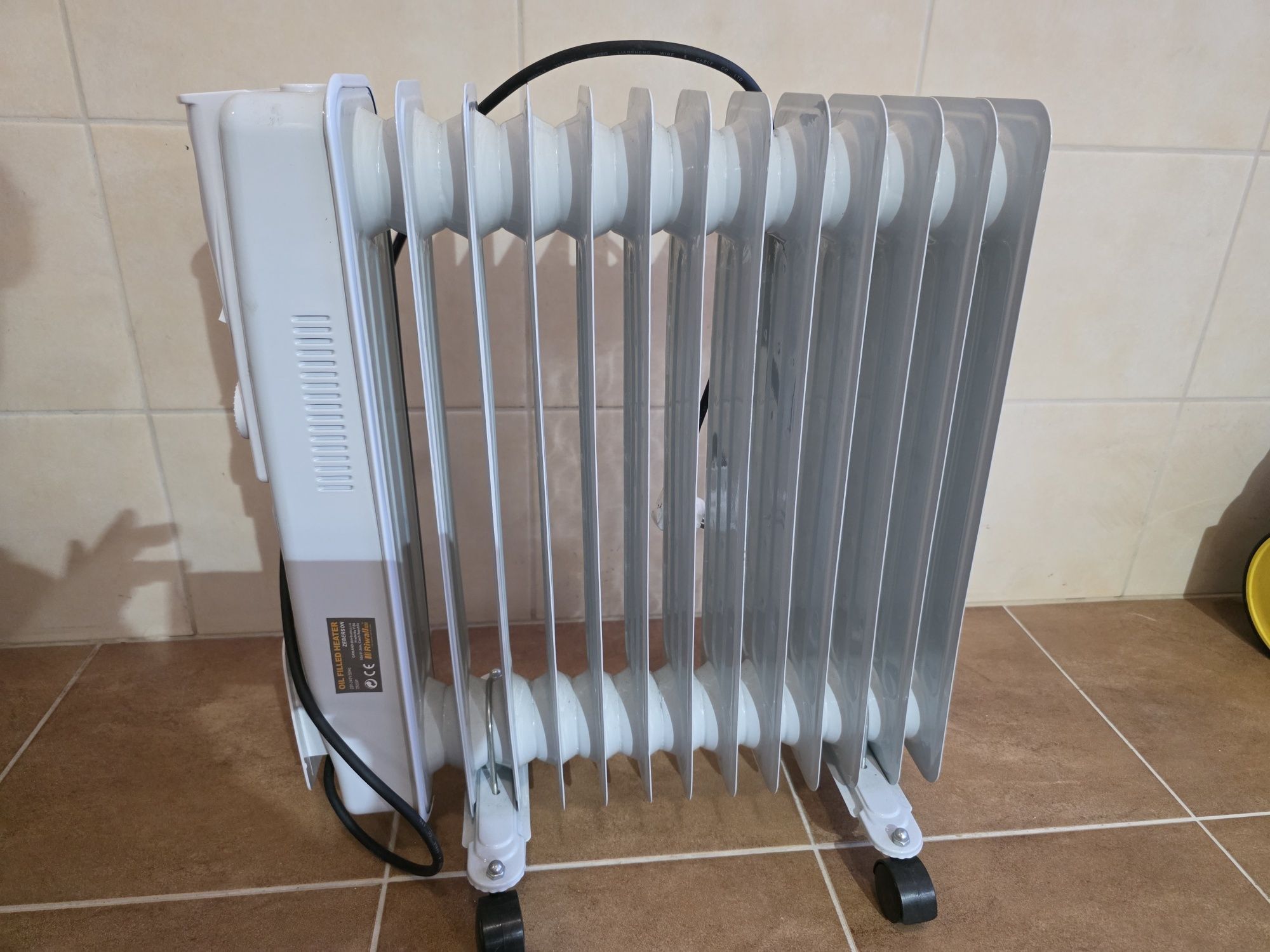 Grzejnik olejowy 13 żeberek na GĘSTY olej Riwall 2500W żeberkowy