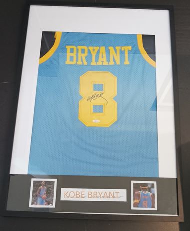 Camisola Autografada do Kobe Bryant com Certificado de Autenticação