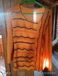 Camisola em tons laranja