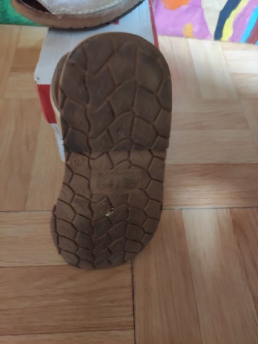 Sandálias 28 douradas