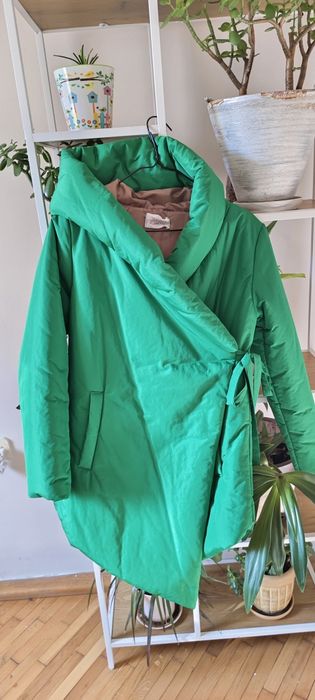 Курточка в зеленому колярі р s ,весна осінь.