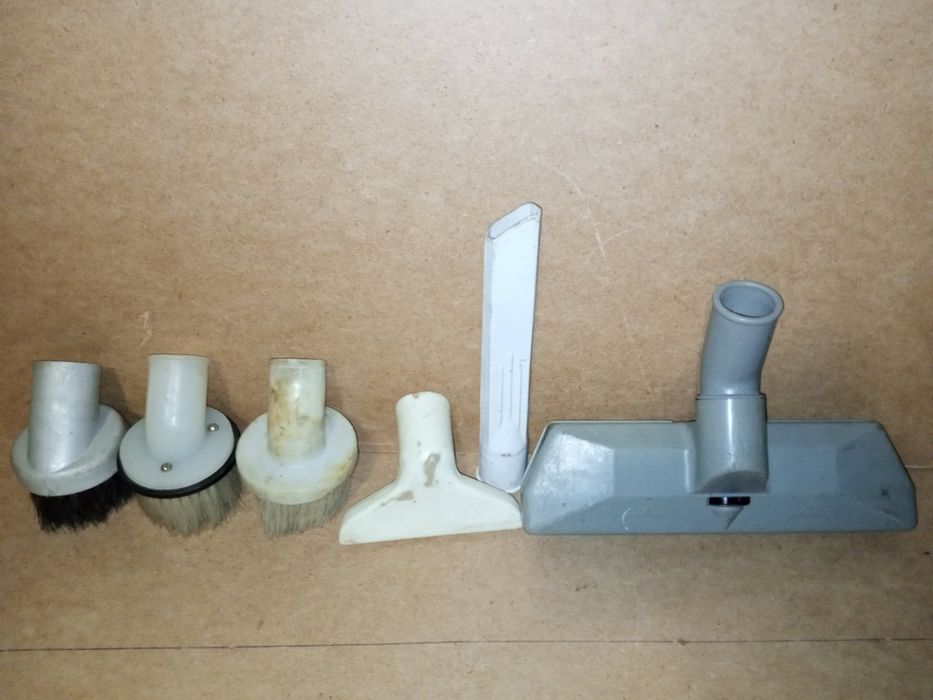 Пилосос:Насадки-щітки радянського виробництва.