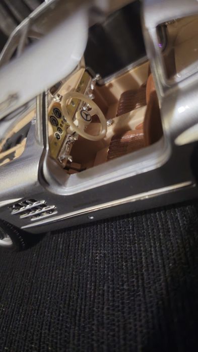 Miniatura Mercedes 300 SL  1/18