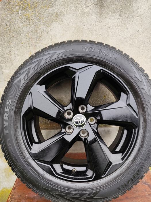 Felgi z oponami Toyota