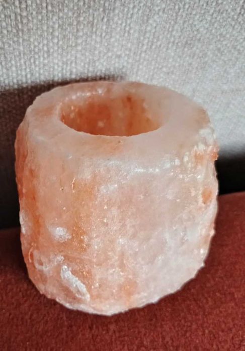 Świecznik solny na 1 tealight.