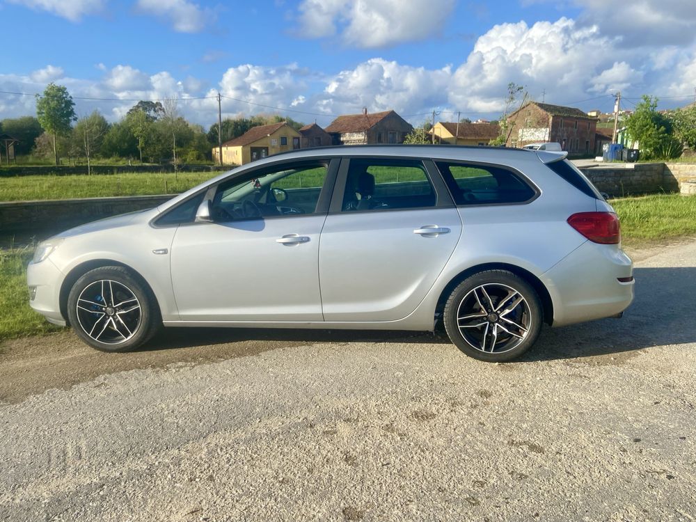 Opel astra J sport tourer 1.3cdti de 2011