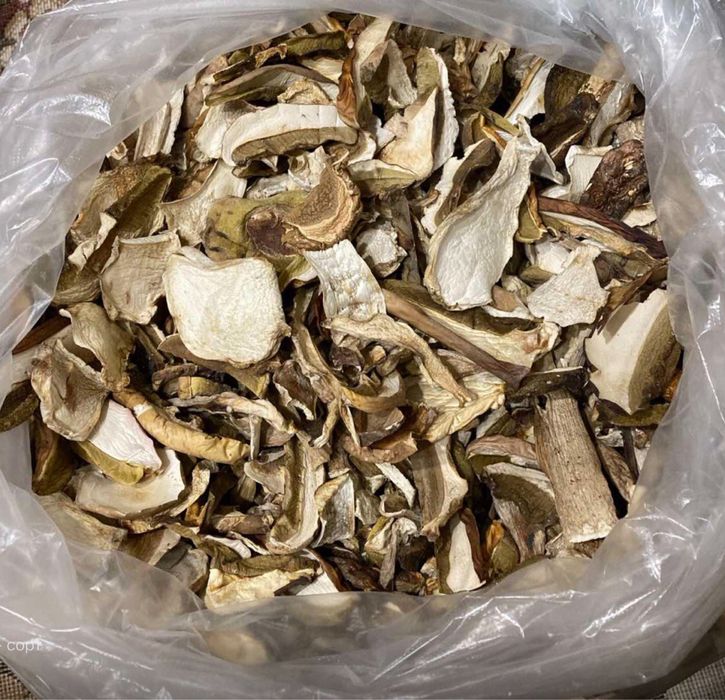 Грибочки різних сортів.