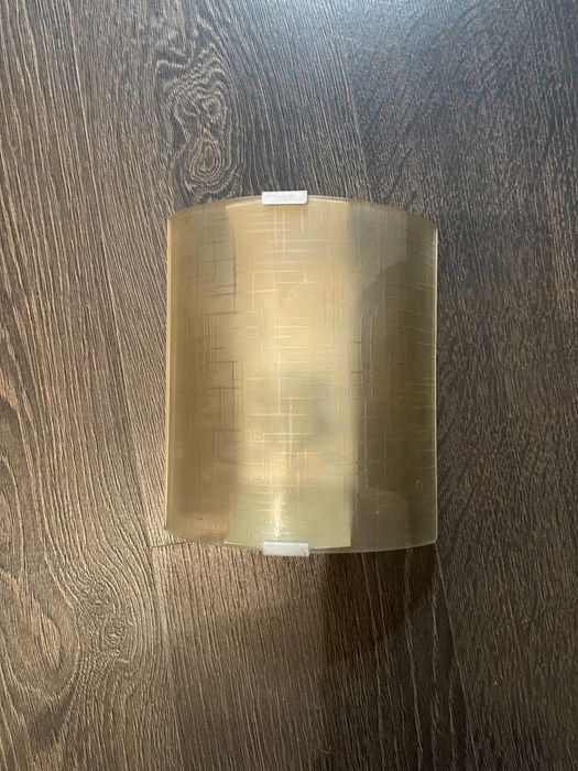 Плафон золотистого цвета