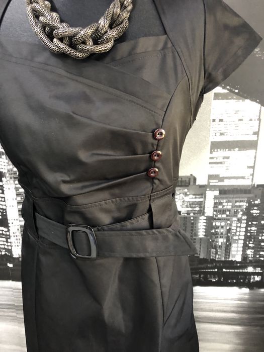 Czarna biurowa elegancka sukienka