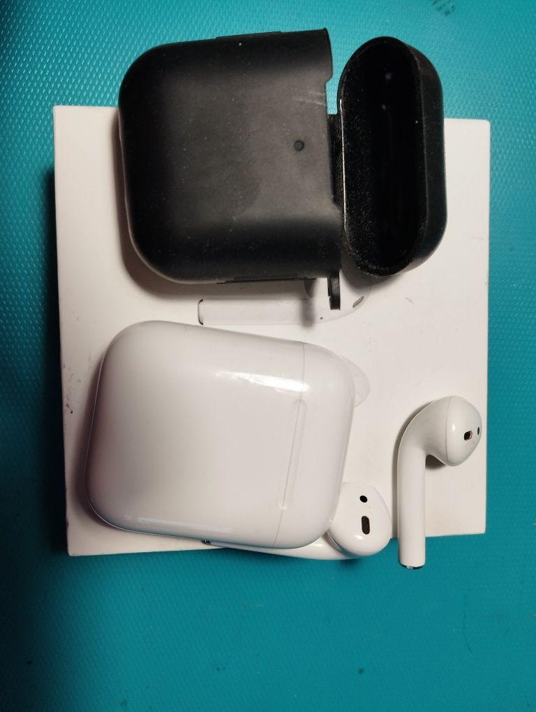 Apple.   airpods