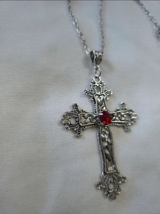Srebrny naszyjnik z krzyżem krzyż medalion alternative vintage gothic