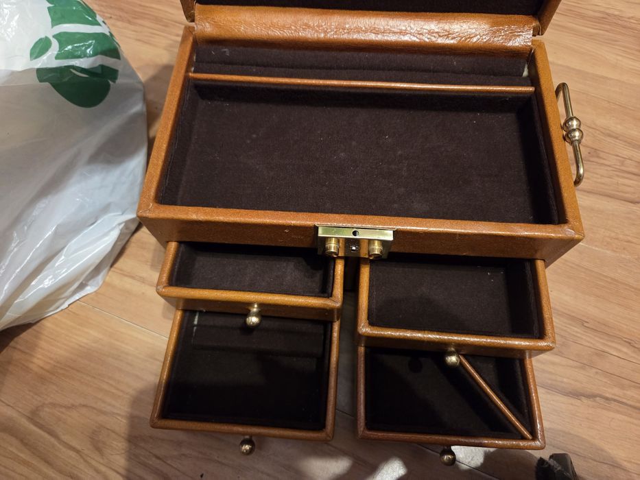 Skórzana szkatułka