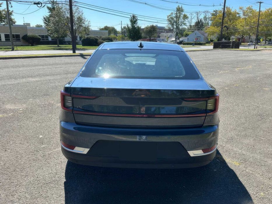 Polestar 2      2022