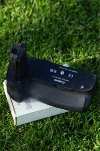 Canon battery GRIP BG-11 !!!