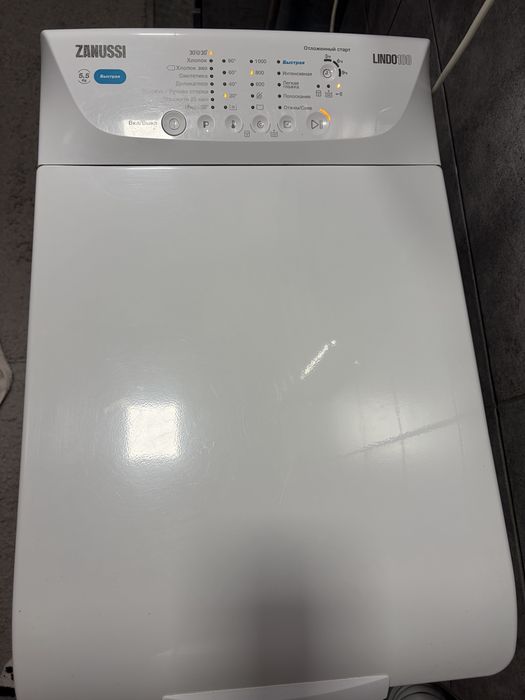 стиральная машина Zanussi ZWY 51024 WI с вертикальной загрузкой