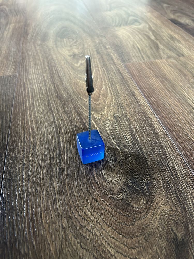 Niebieski mały stojak na biurko, na zdjęcia avon