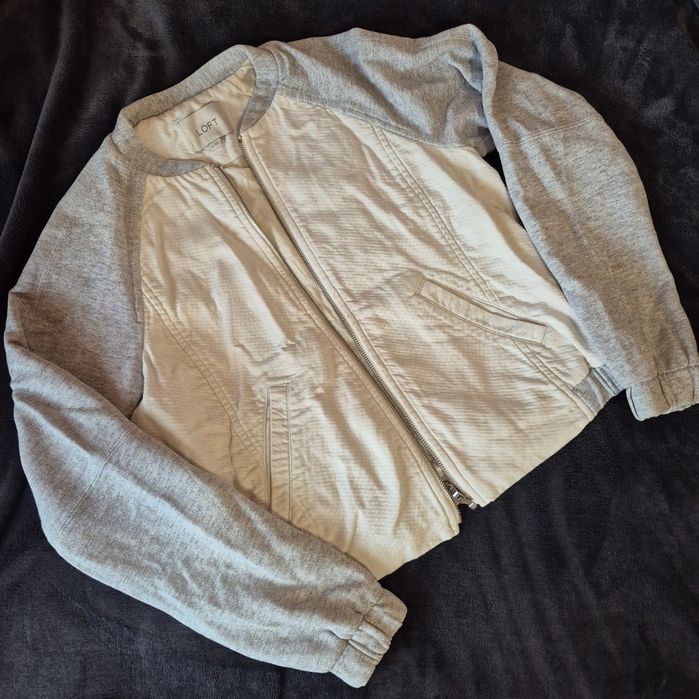 Жіночий сіро-білий бомбер Loft