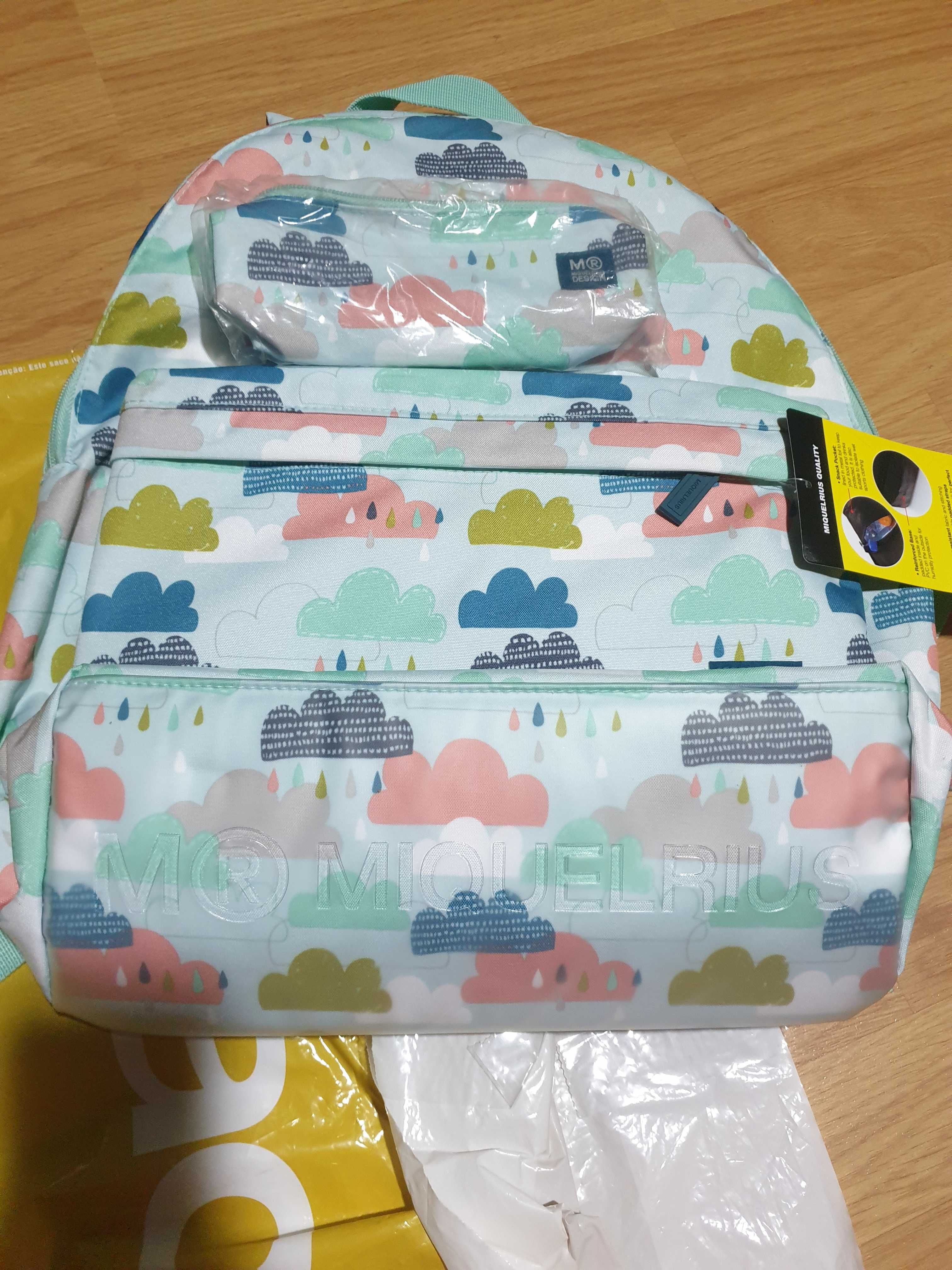 Mochila e estojo escolar novos com etiqueta