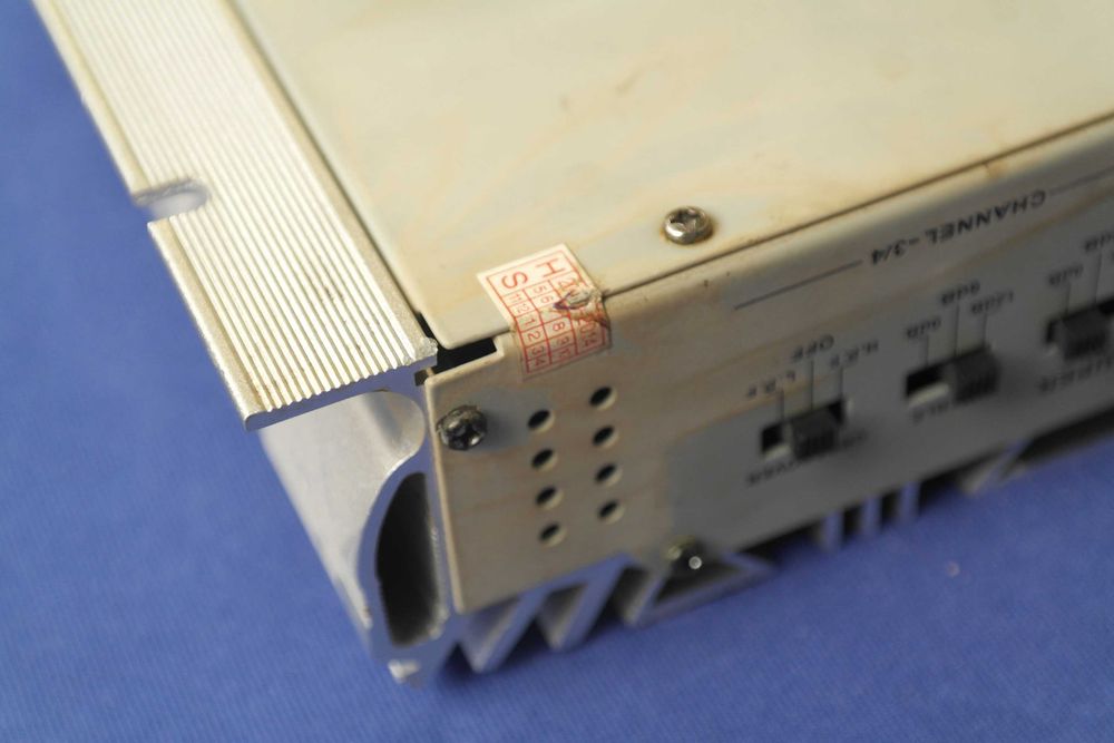 Автомобильный усилитель V12 AOK-V705