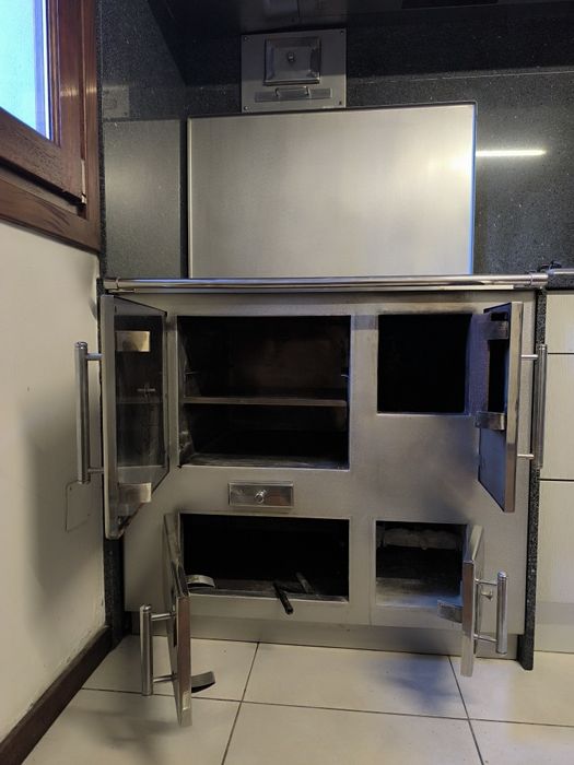 Fogão a lenha (dá para aquecimento).