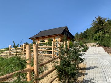 Domek w górach . Gorce, Beskid Wyspowy.