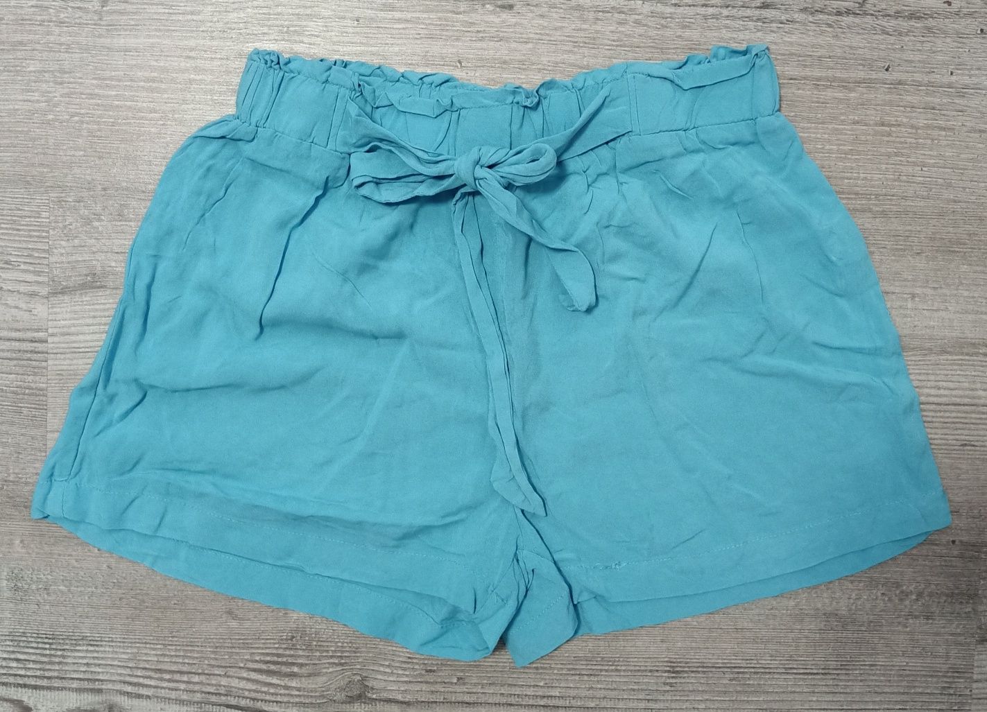 Niebieskie, letnie, krótkie spodenki Primark rozmiar 38