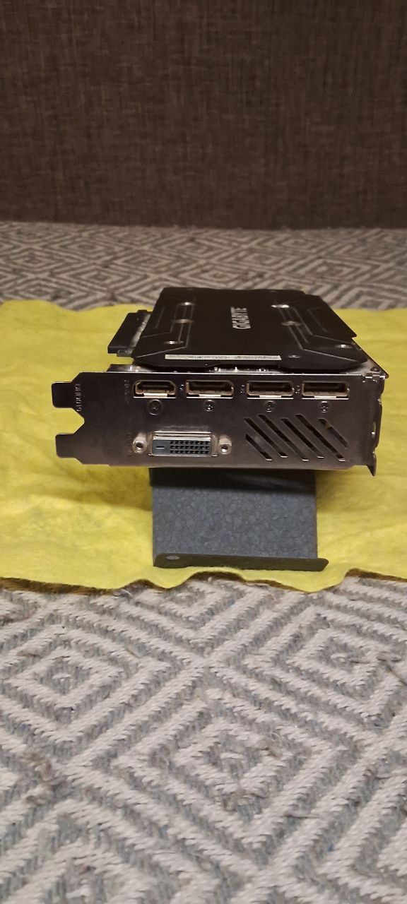 GIGABYTE Radeon RX 470 4gb.