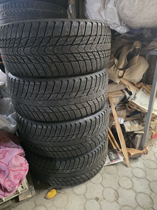 Продам Зимние шины R18 235/45