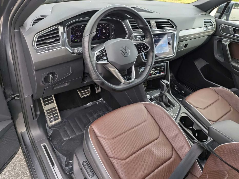 Volkswagen Tiguan      2022