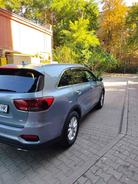 Машина Kia Sorento CRDI 2.4L 2019 года 42500 Км Идеал