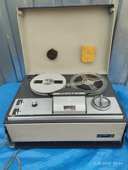 Stary magnetofon UNITRA ZK 120 T
