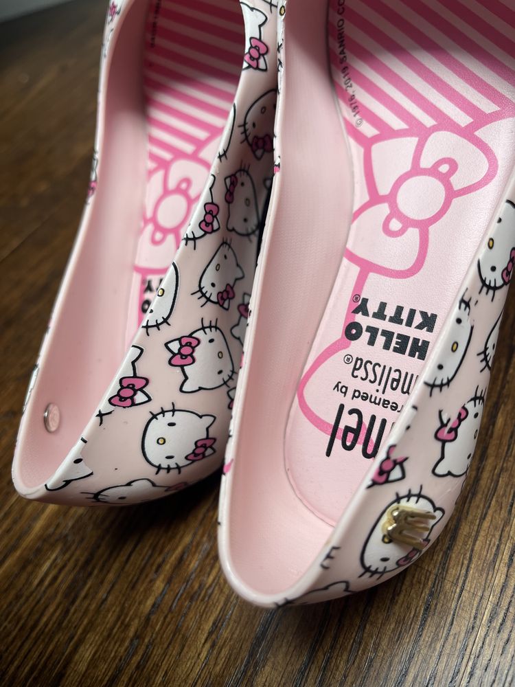 Sabrinas mini Melissa Hello Kitty