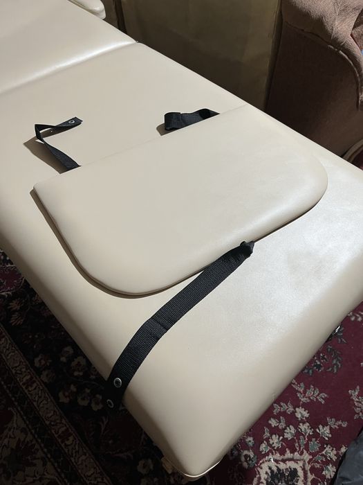 Кожаный массажный стол