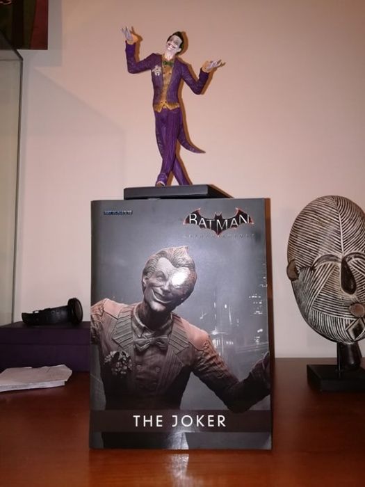 Estatua polystone Joker Arkam Night da Iron Studios