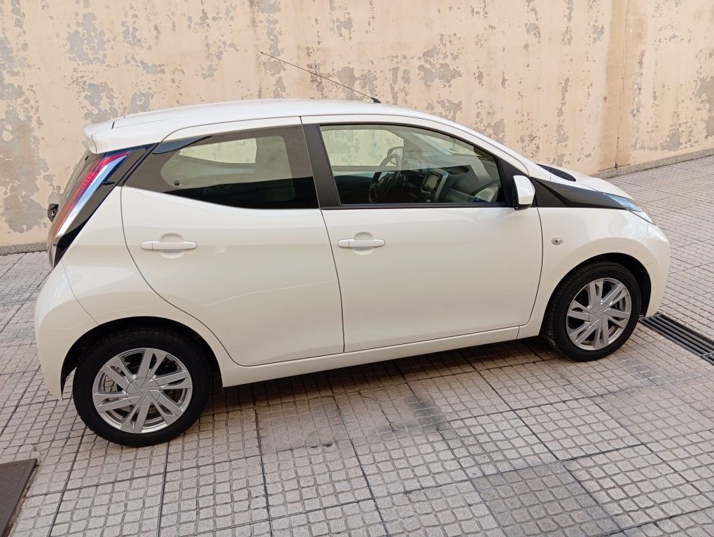 Toyota Aygo 1.0 caixa automática 85000kms 2015